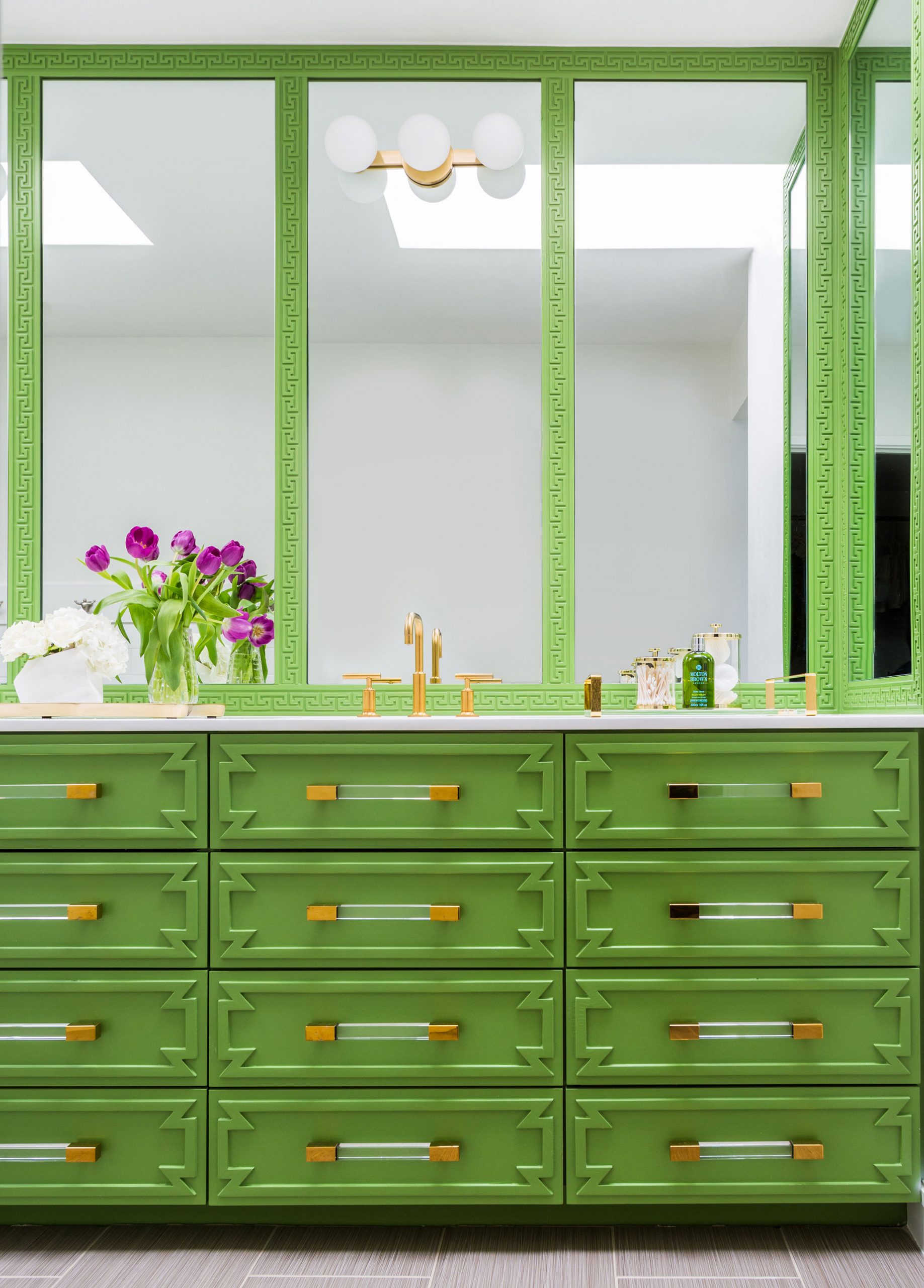 Colorful Green Bathroom Creative Tonic