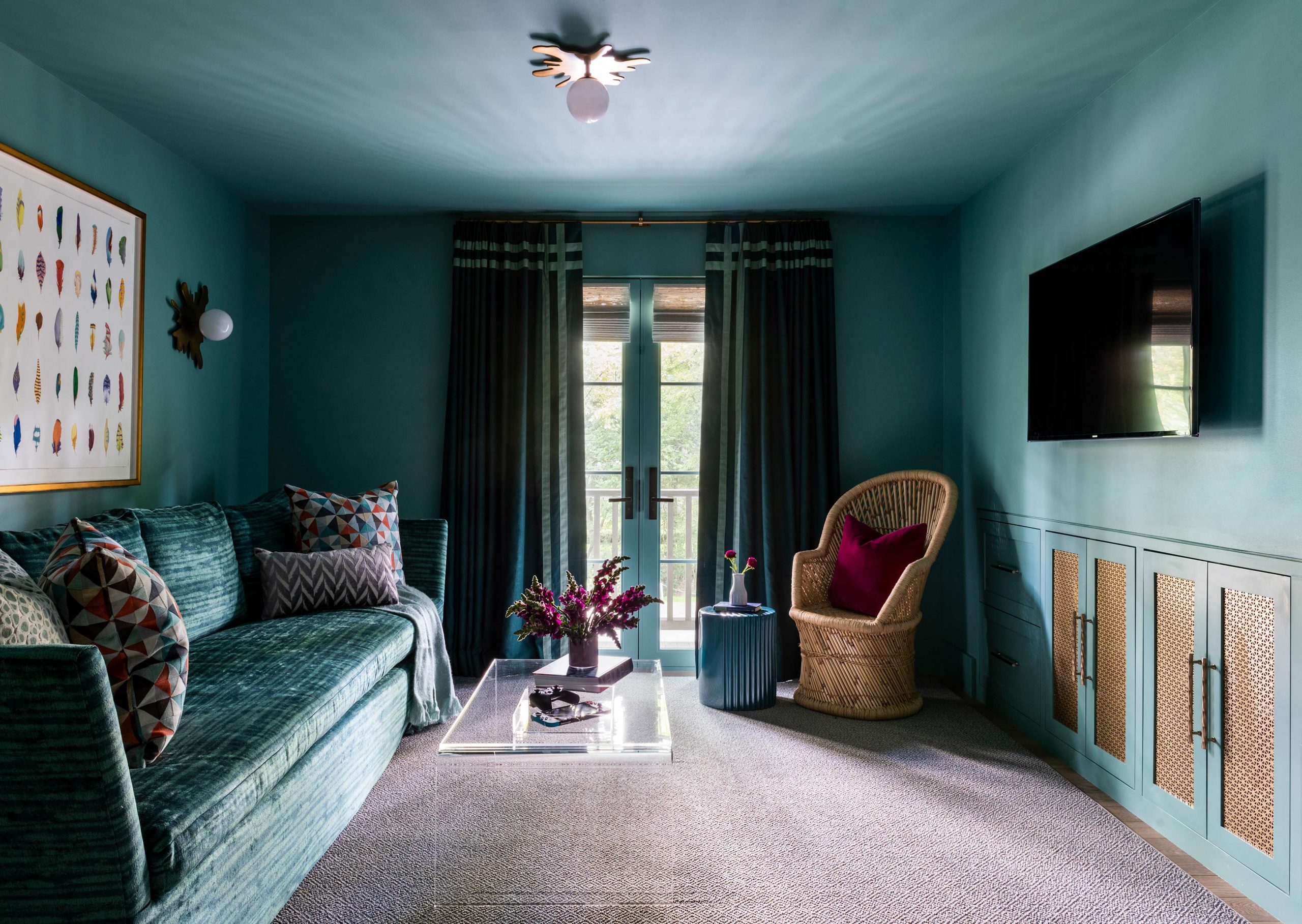 aqua painted tv room - Creative Tonic