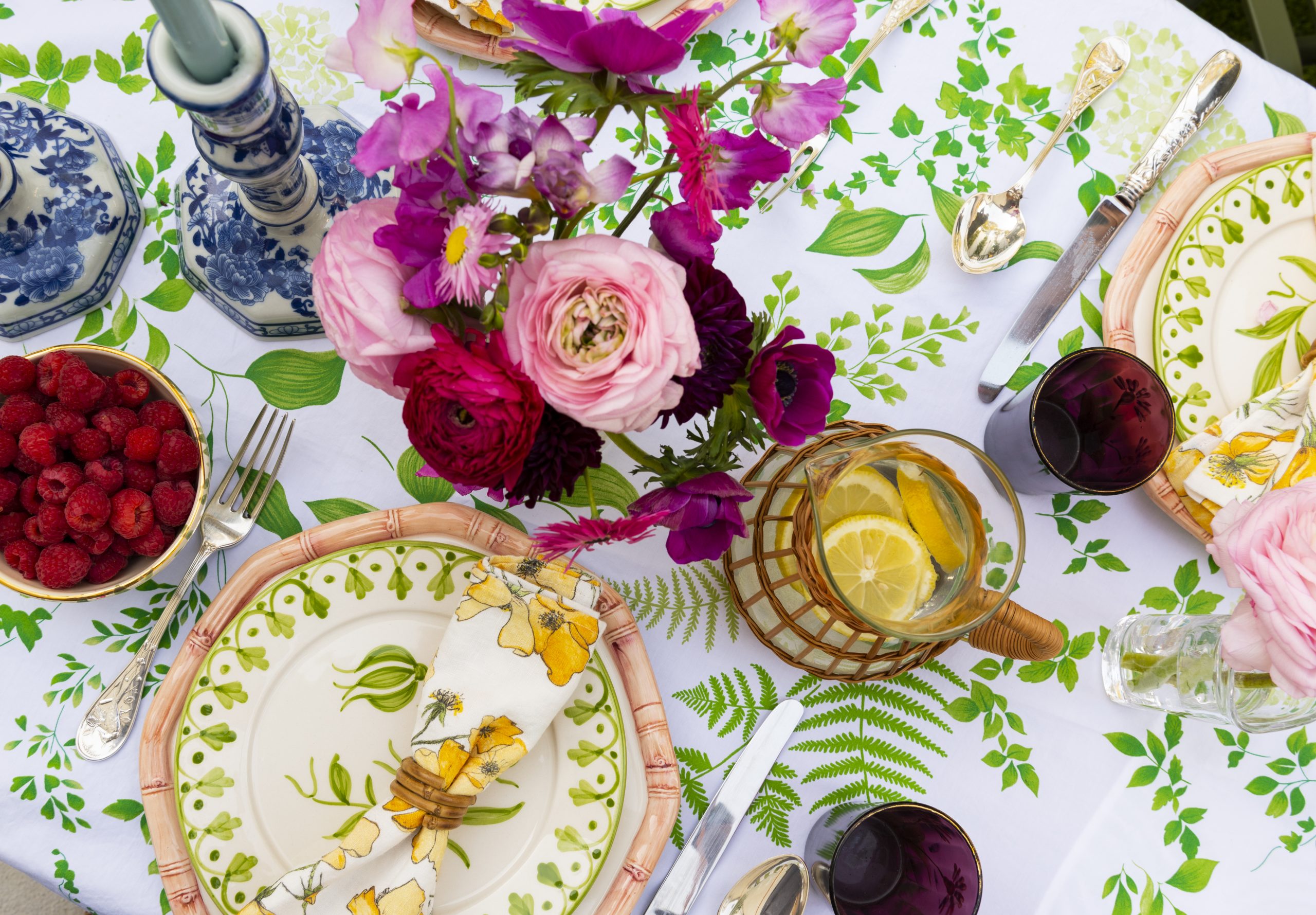 table decor with fruit and fruit decor